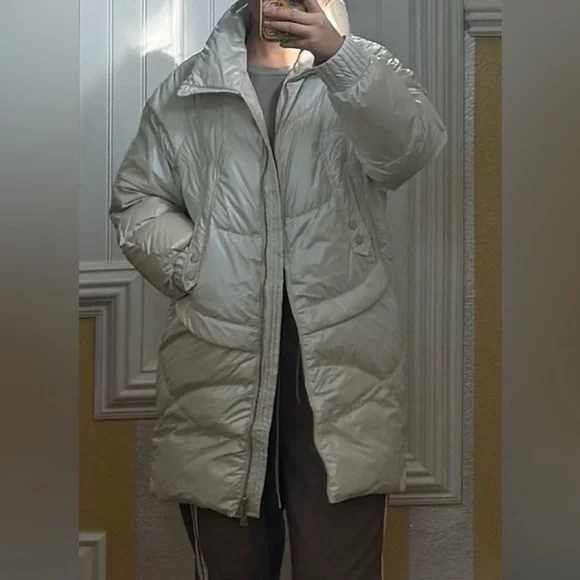 Shimmering Silver Puffer Jacket - Picture 7 of 8